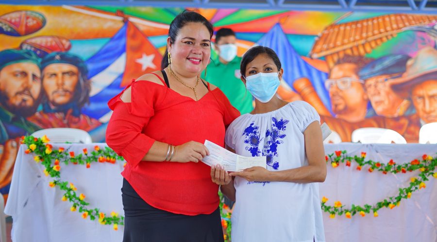 Reconocen labor de docentes en Managua