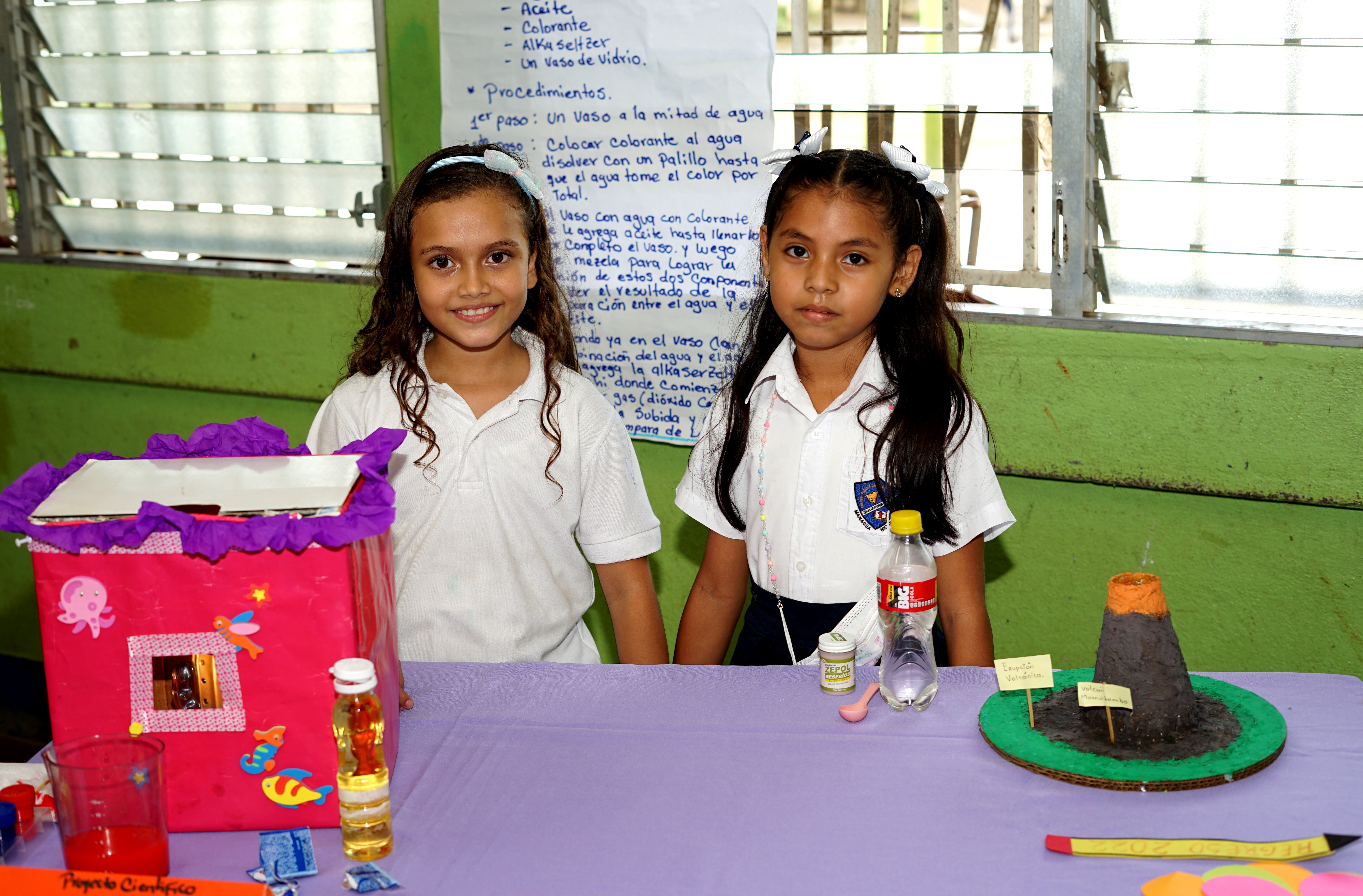 Estudiantes presentan interesantes experimentos en Feria “Mis pequeños científicos”