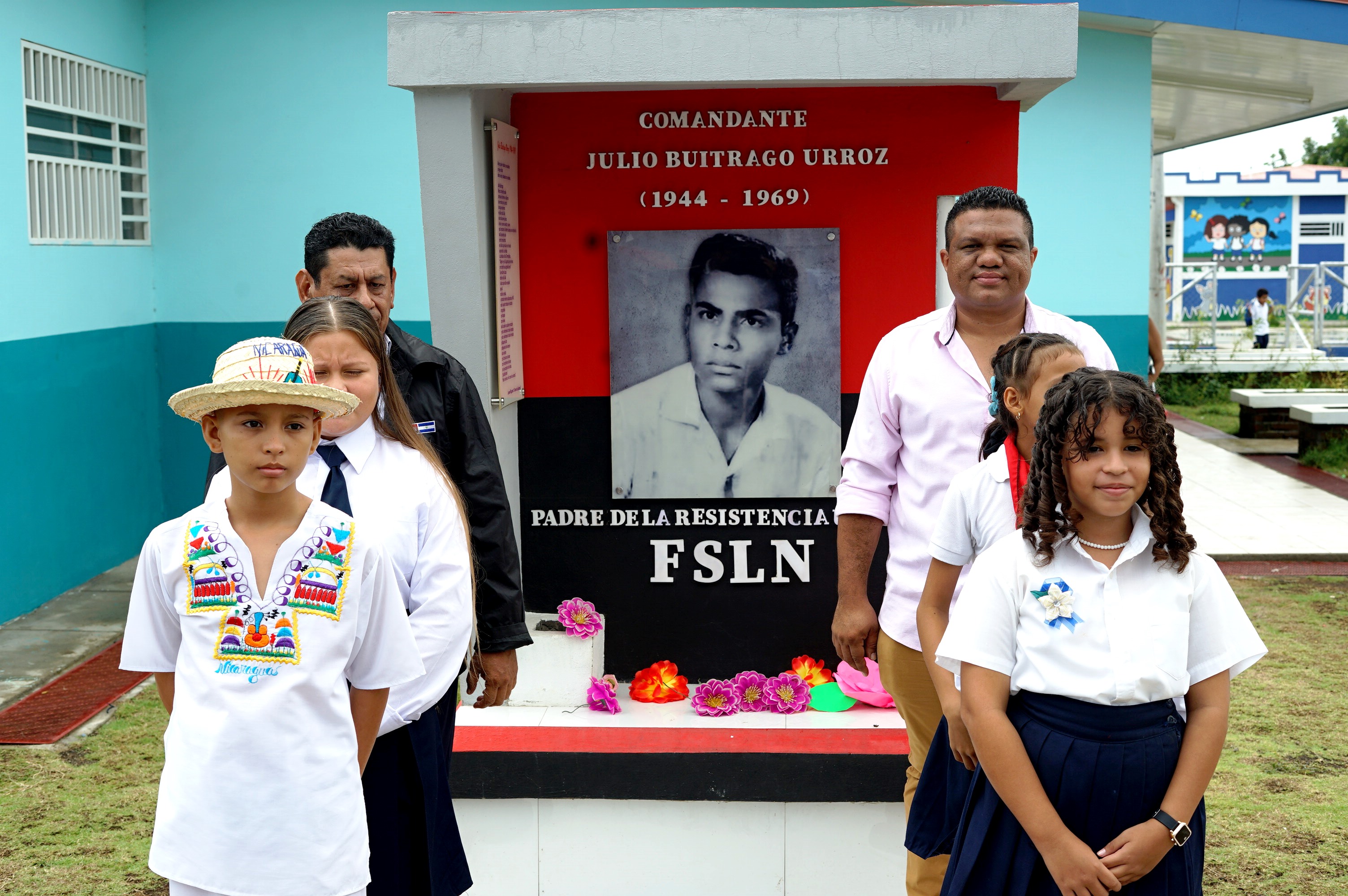 Comunidad Educativa honra al Comandante Julio Buitrago Urroz en el 55