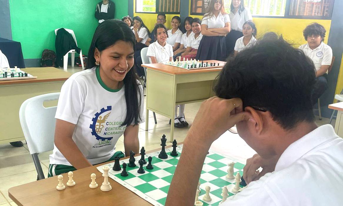 Estudiantes participan en el Torneo de Ajedrez “Jugadas y estrategias ...