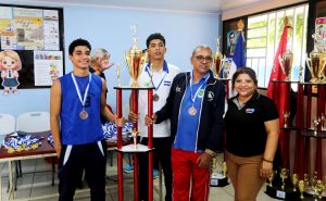 Entregan premios a estudiantes atletas de Managua