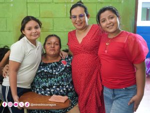 Estudiantes demuestran amor y admiración a la Madre con diversas actividades