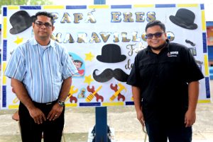 Estudiantes celebran Día del Padre con actividades artísticas