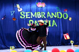 Estudiantes de la Escuela Normal de Formación Superior Alesio Blandón honran la memoria del comandante Carlos Fonseca en su 89 Aniversario de Natalicio