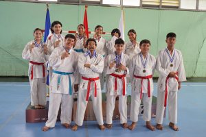 Ganadores de la competencia de Karate Do en los Juegos Escolares Nacionales