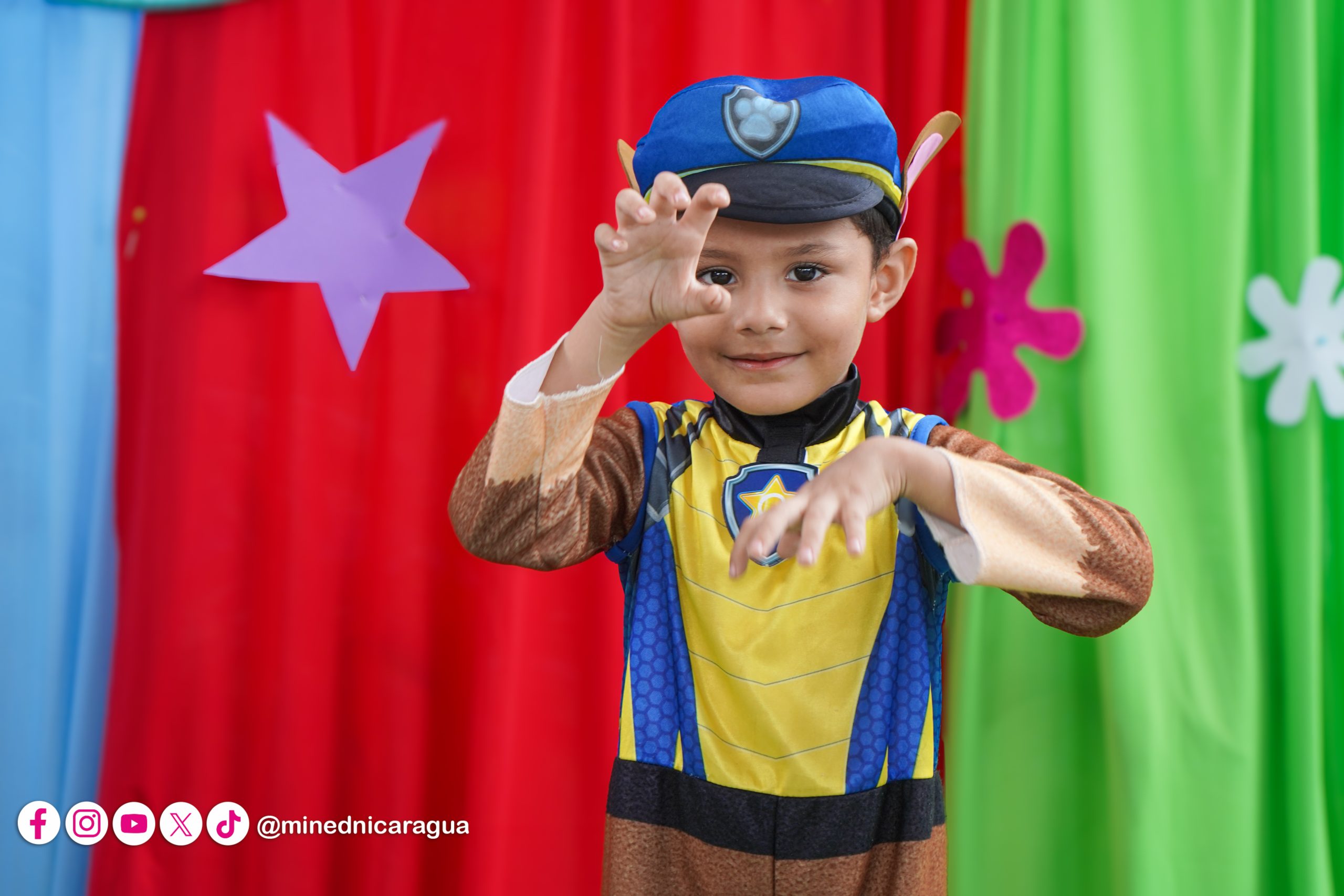 Niñas y niños celebran su día con juegos deportivos