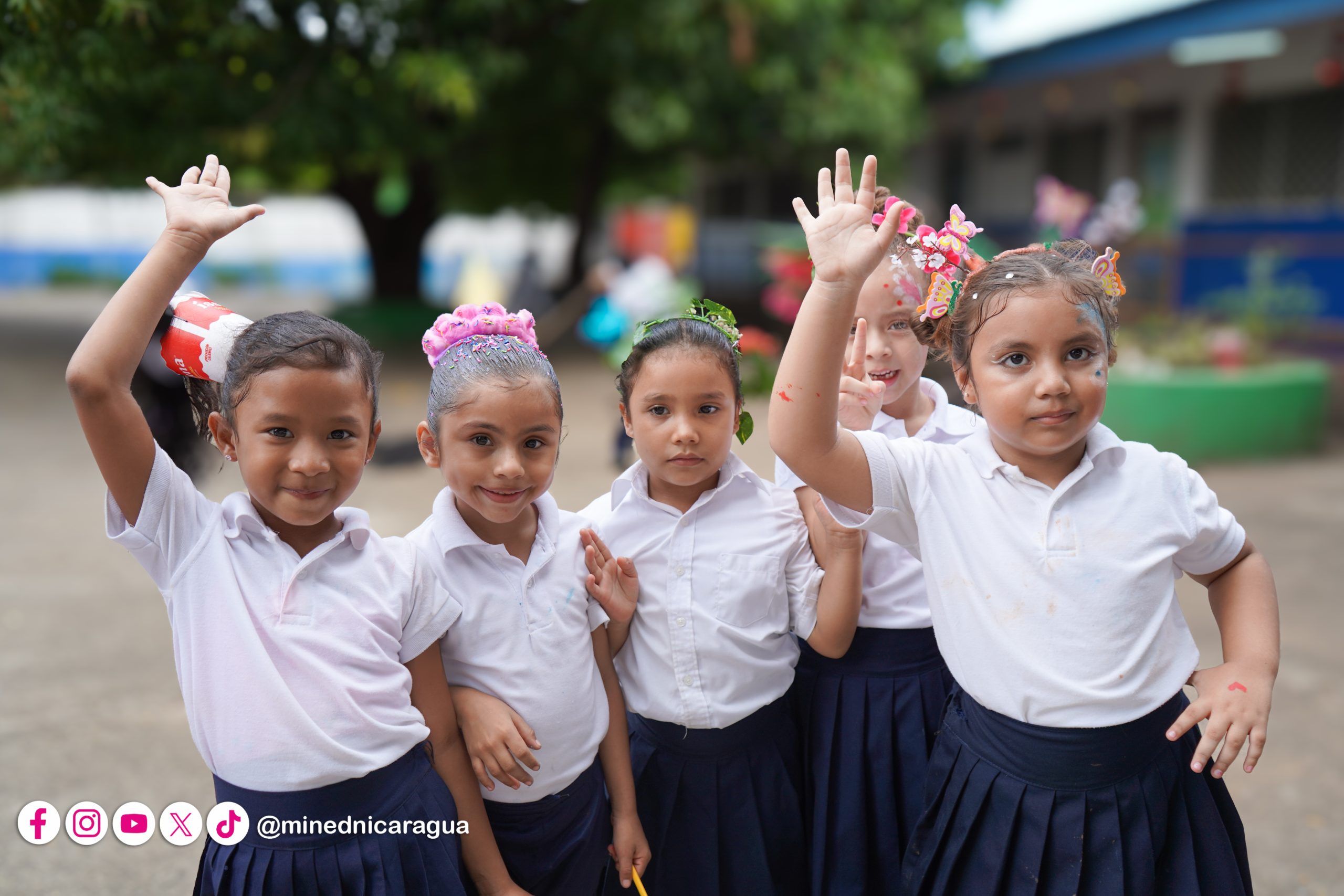 Niñas y niños celebran su día con juegos deportivos
