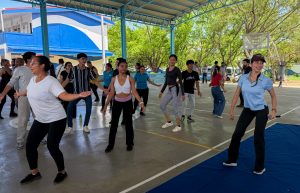 Maestros demuestran conocimientos y habilidades en arte y deporte