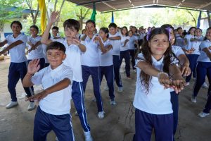 Estudiantes del Colegio Nicarao realizan Megazumbatón Bailando por la Paz