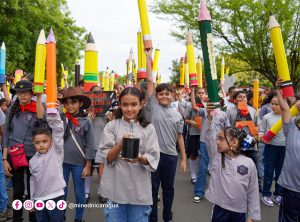 Desfiles Escolar ¡Todos San Jacinto! celebrando a la Patria y en saludo al 45 Aniversario del Cierre de la Gran Cruzada Nacional de Alfabetización