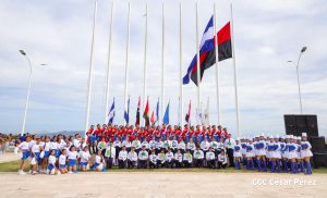 Bienvenida al mes de la Patria con izada de banderas nacionales y festival de bandas y gimnasias rítmicas
