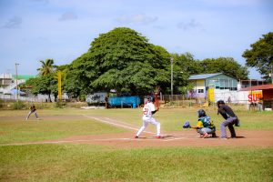 Jóvenes atletas de Secundaria demuestran su destreza en béisbol durante los Juegos Escolares Nacionales 2025   