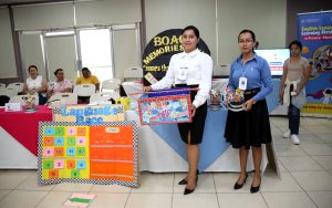 Maestros de inglés presentan experiencias exitosas en el aprendizaje de este idioma