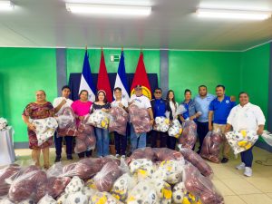 Entregan materiales deportivos a Centros Educativos de Managua