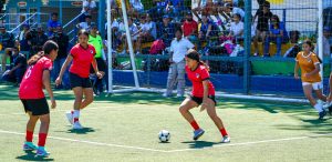 Estudiantes de secundaria inauguran la Liga de Fútbol Sala Femenino