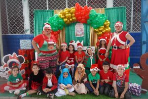 Estudiantes del Colegio 14 de Septiembre, dan la bienvenida a la Navidad en ambientes de alegría
