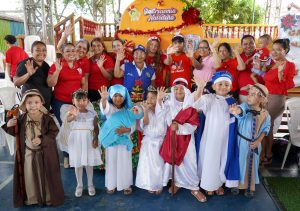 Familias de Tipitapa, reciben la Navidad con festival y presentación teatral