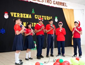 Estudiantes y maestros de Instituto Maestro Gabriel Morales, protagonizan verbena navideña   