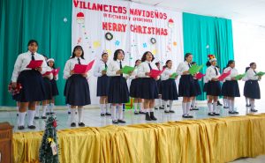 Estudiantinas celebran la Navidad con recital de villancicos