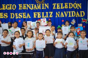 Estudiantes expresan su amor por la Navidad a través de dibujos y pinturas