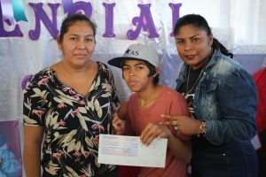 Comunidad Educativa de la Escuela de Educación Especial Melania Morales celebra entrega de Bono Presidencial para Escolares