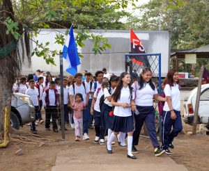 Estudiantes de Primaria y Secundaria a   Secundaria a Distancia en el Campo inician clases