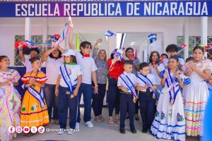 Familias del distrito tres de Managua, inauguran Centro Educativo República de Nicaragua