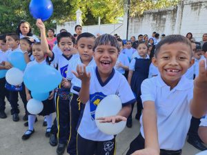 Comunidad Educativa del Colegio San Sebastián celebra inicio del Ciclo Escolar en “Más y Más Victorias