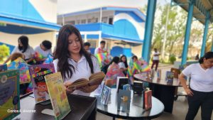 Celebración del Día Internacional del Libro con actividades creativas que promueve el gusto y hábito lector