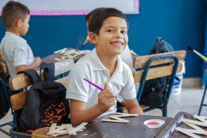 Estudiantes de La Hoyada preparan creaciones artísticas y ambientación escolar para celebrar a las Madres