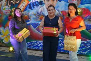 Autoridades Educativas celebran a la madre trabajadora fuerza de Amor