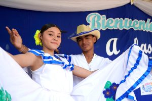 Comunidad Educativa del Instituto Edgard Arbizú da la bienvenida a las Fiestas Patrias ¡Patria y Libertad, Patria y Dignidad!