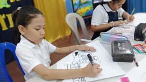 Estudiantes de Granada se desbordan en una colorida exposición artística desde la Escuela Carlos A. Bravo