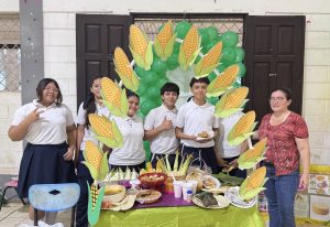 Comunidad Educativa del Instituto Maestro Gabriel celebra con  Festival Cultural Día Nacional del Maíz